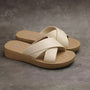 Damen Wedge-Slipper aus Lederimitat mit offener Zehenpartie – Cassy