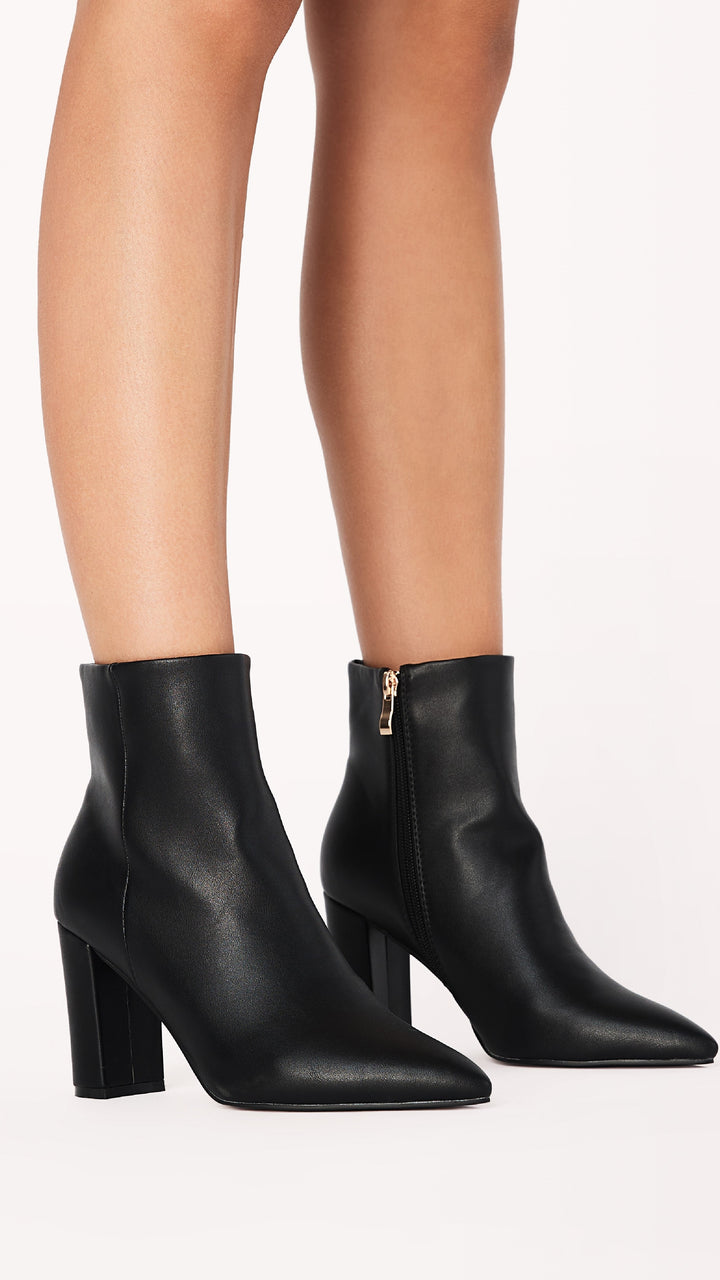 Fashionable Casual Ankle Boots - Elonette