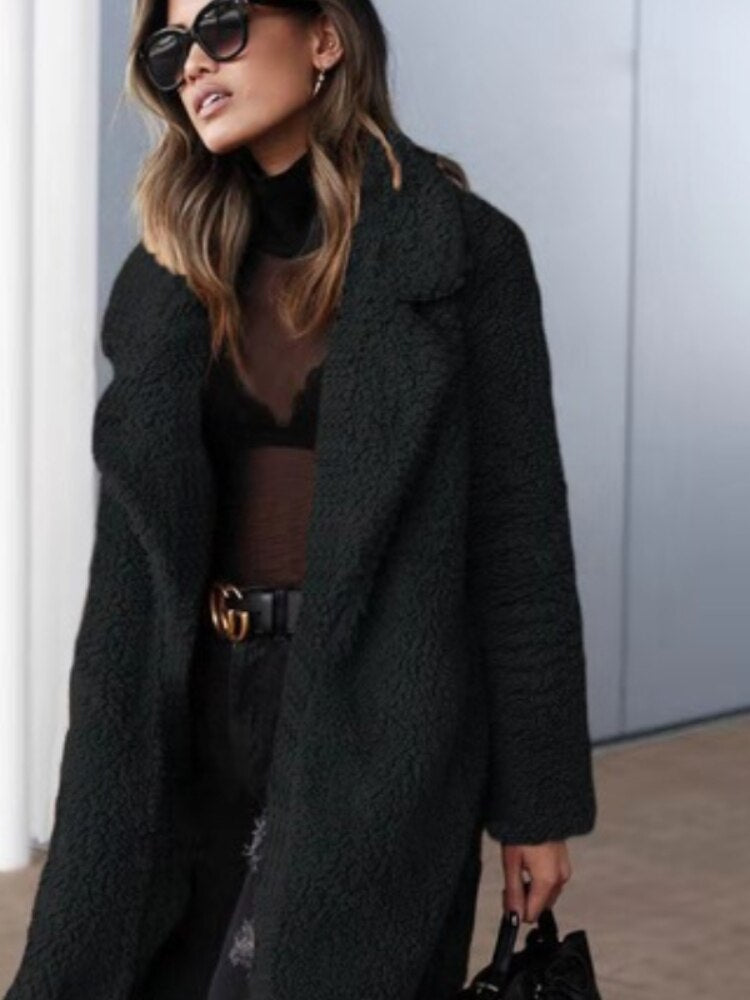 Trendy varmere lang teddyfrakk for kvinner - Isla
