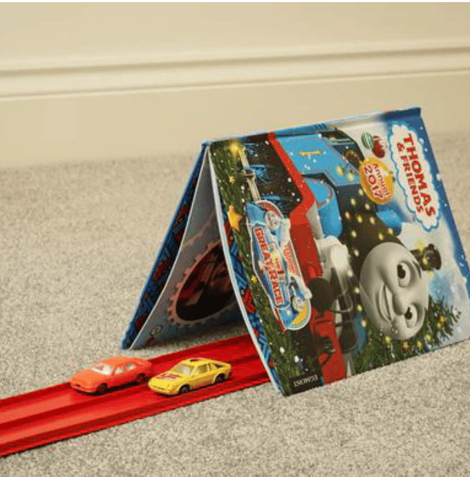 Flexible racetrack with vehicles – Zoomzy