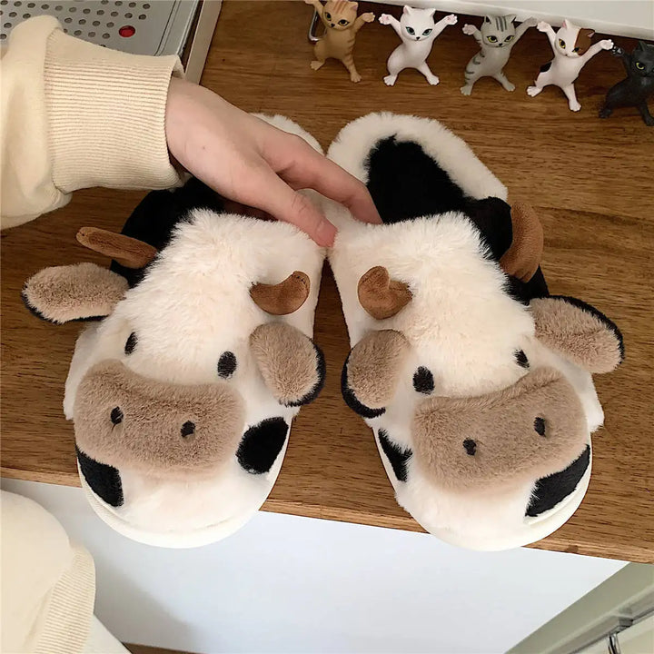 Plush slippers in cow design – PlushCow