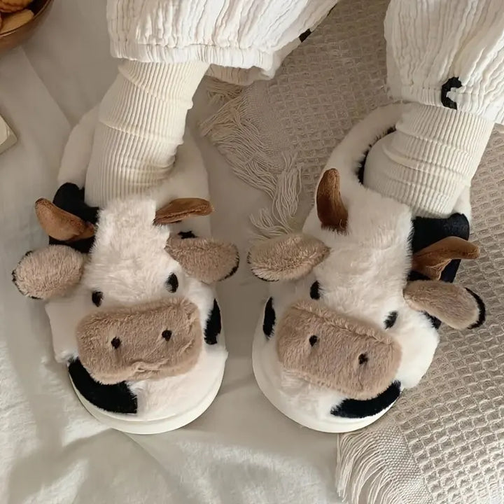 Plush slippers in cow design – PlushCow
