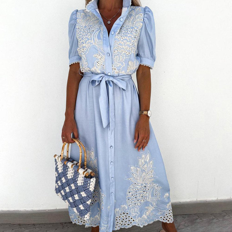Vestido maxi con bordado – Celeste
