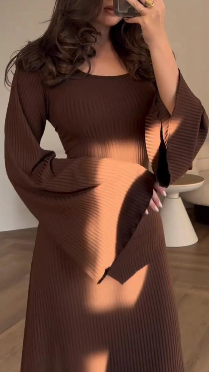 Elegant bodycon maxi dress with lacing – Valencia