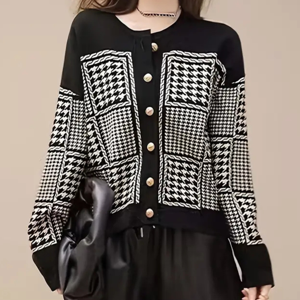 Damen Strickjacke mit Hahnentrittmuster, schwarz-weiß, Knopfleiste, modisch, elegant.