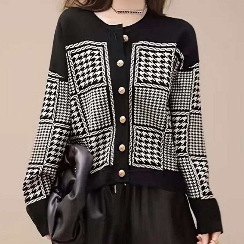 Damen Strickjacke mit Hahnentrittmuster, schwarz-weiß, Knopfleiste, modisch, elegant.