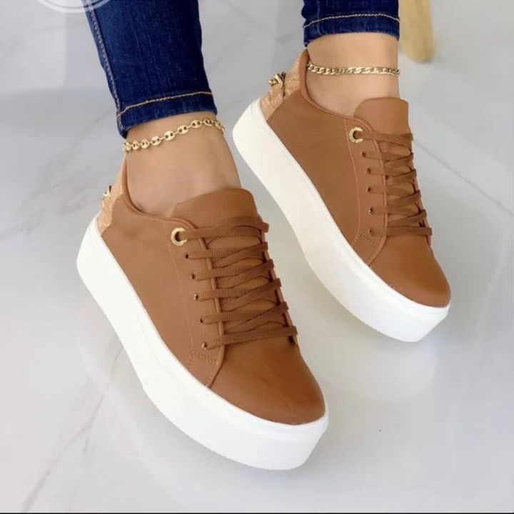 White leather sneakers with metal chain – ComfortStep