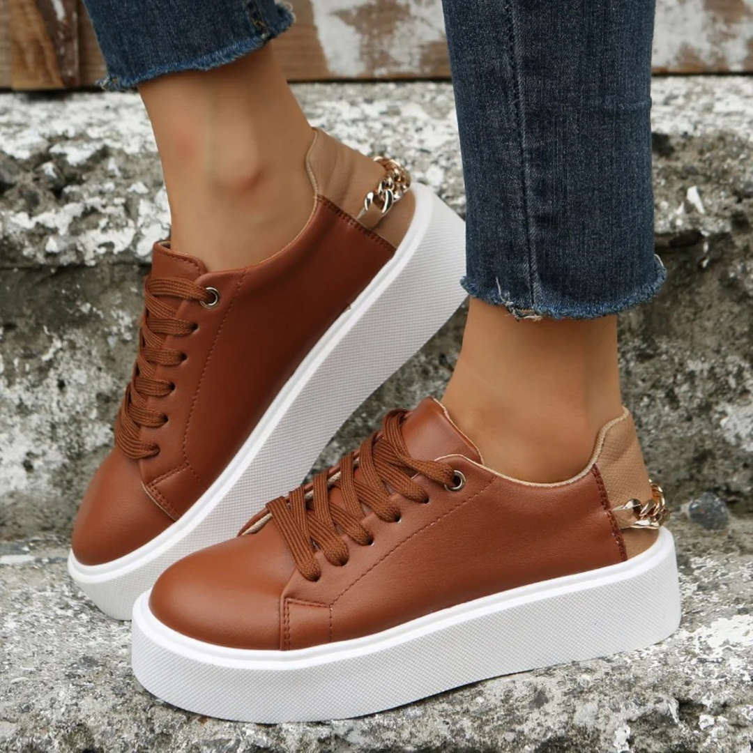 White leather sneakers with metal chain – ComfortStep