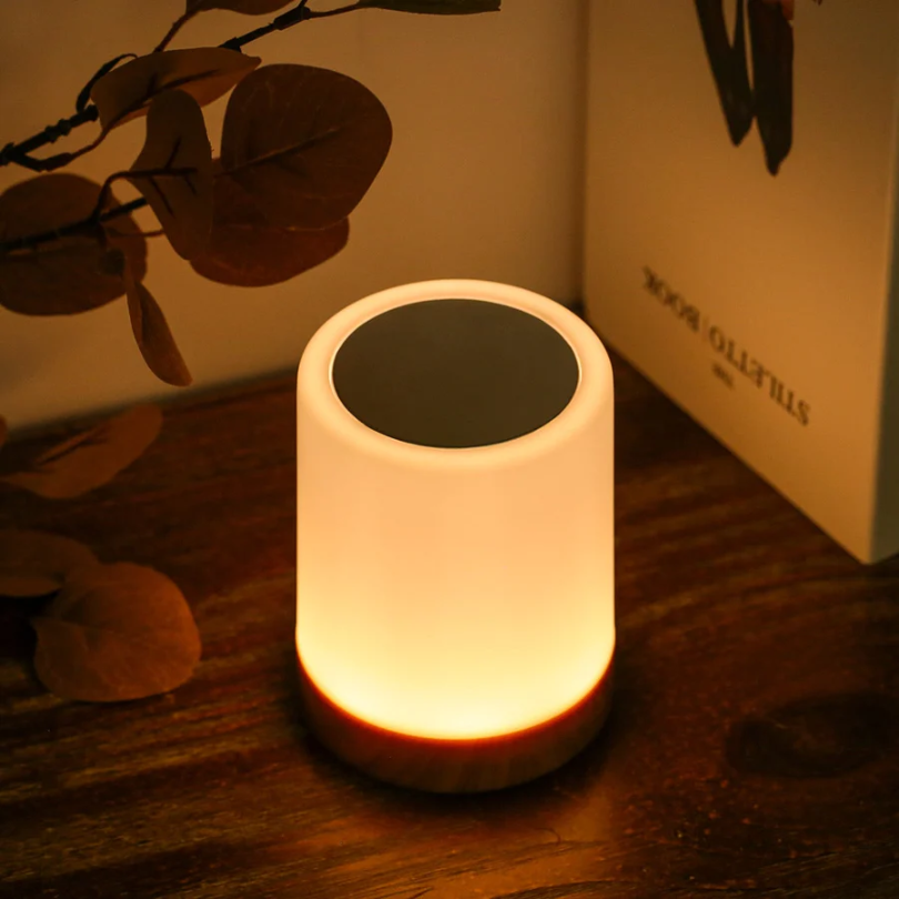 Luz nocturna regulable con diseño moderno - LuxeTouch