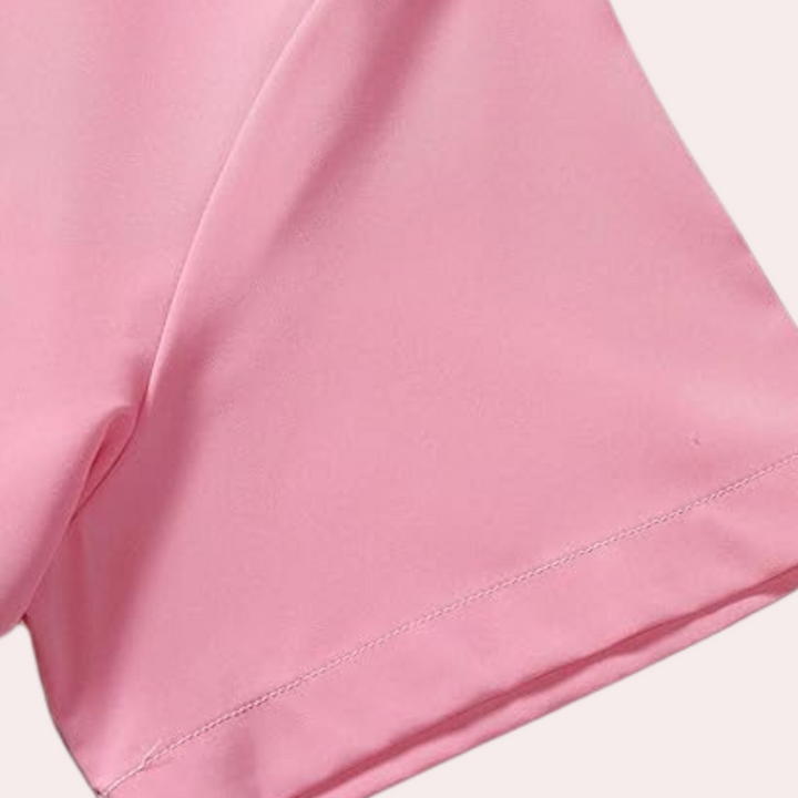 Rosa T-Shirt aus Baumwolle, kurzärmelig, weicher Stoff, modisches Design, Damenbekleidung.