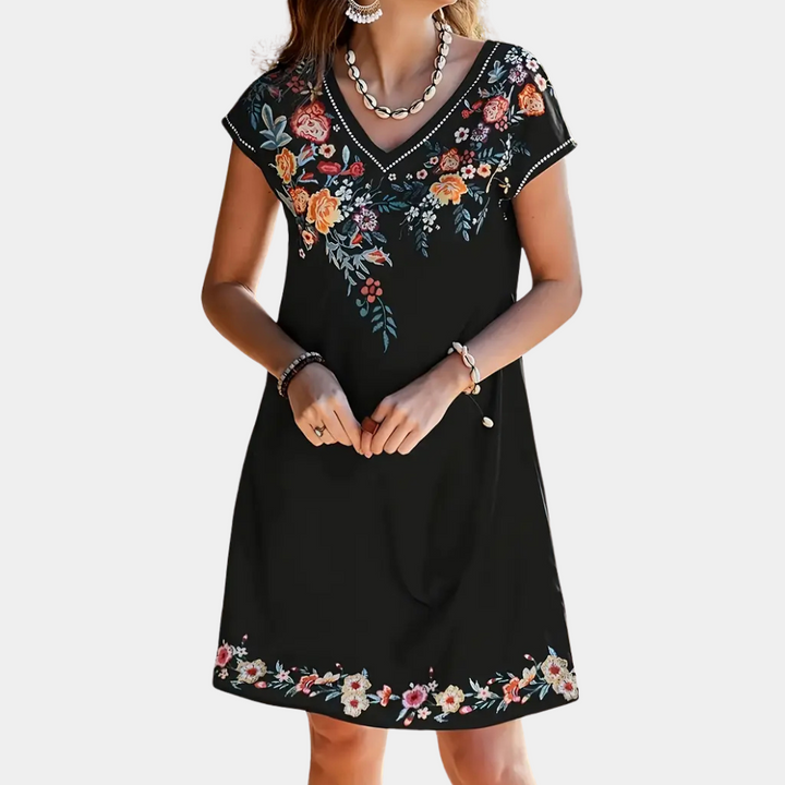 Schwarzes Damenkleid mit buntem Blumenmuster, V-Ausschnitt, kurzärmelig, Sommermode.