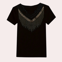 Schwarzes Damen-T-Shirt mit goldenen Verzierungen, V-Ausschnitt, modisch, elegant.