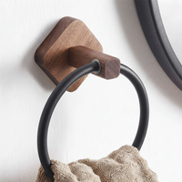 Wandmontierter Handtuchring Holz Aluminium - WoodenHalo