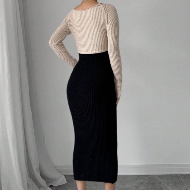 Rückenansicht Damen Strickkleid, beige Oberteil, schwarzer Rock, langärmelig, elegant, modern.