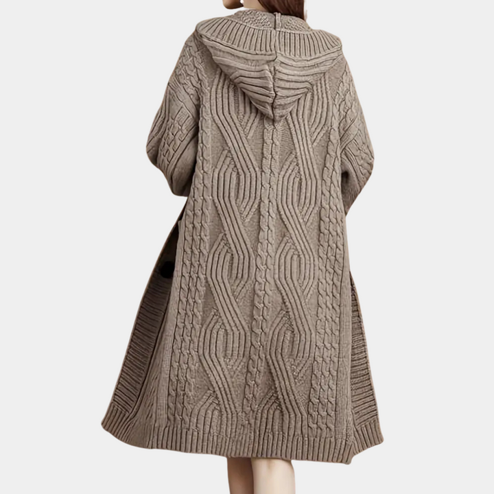 Damen Strickmantel mit Kapuze, beige, Zopfmuster, warm, Wintermode, gemütlich, elegant.