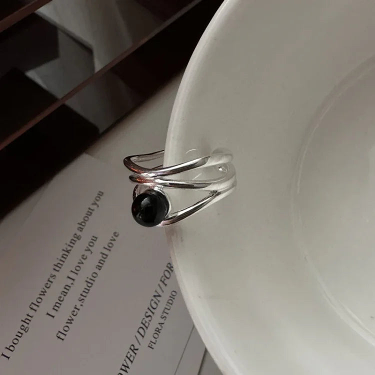 Schwarze Onyx Multilinier Ring – Arden
