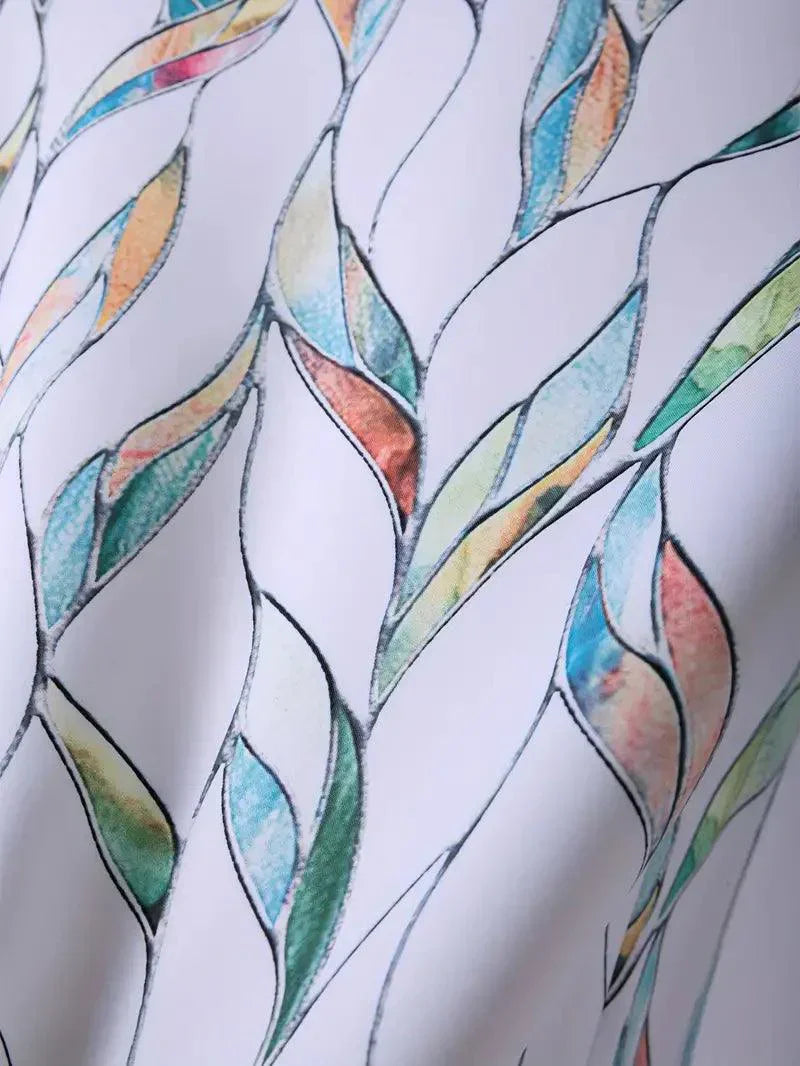 Blusa de mujer moderna con estampado abstracto y tapeta de botones – Marlene