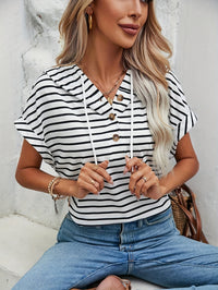 Striped women's hoodie with short sleeves and button closure – Romy