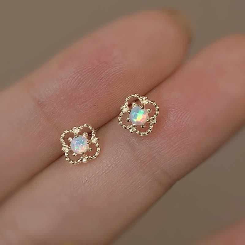Delikate vintage-øreringe med opal – Seraphina