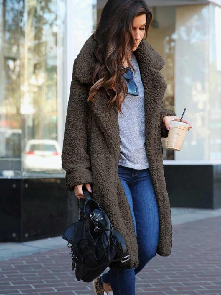 Trendy varmere lang teddyfrakk for kvinner - Isla