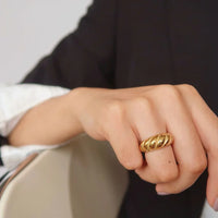 Golden Rope Dome Ring – Selene