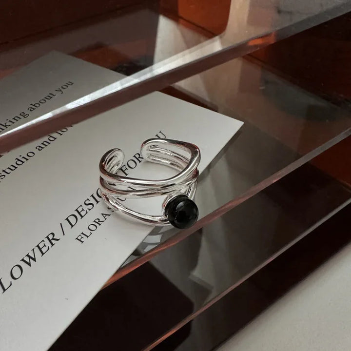 Schwarze Onyx Multilinier Ring – Arden