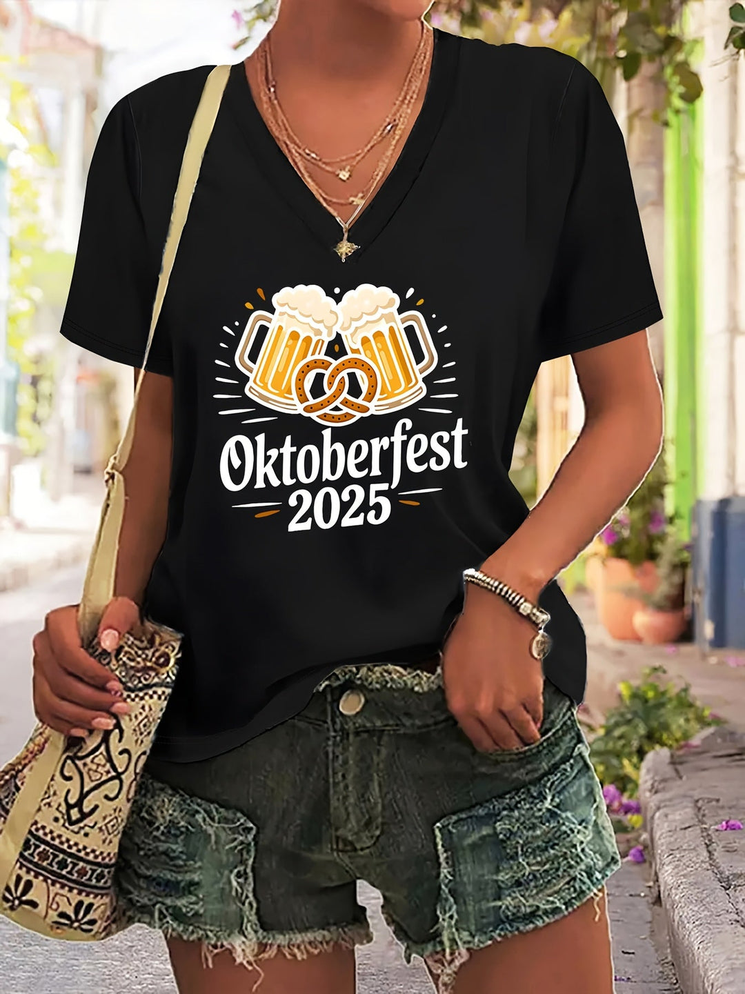 Dame Plus Size V-hals T-shirt med grafikprint – Anneliese Oktoberfest 2025