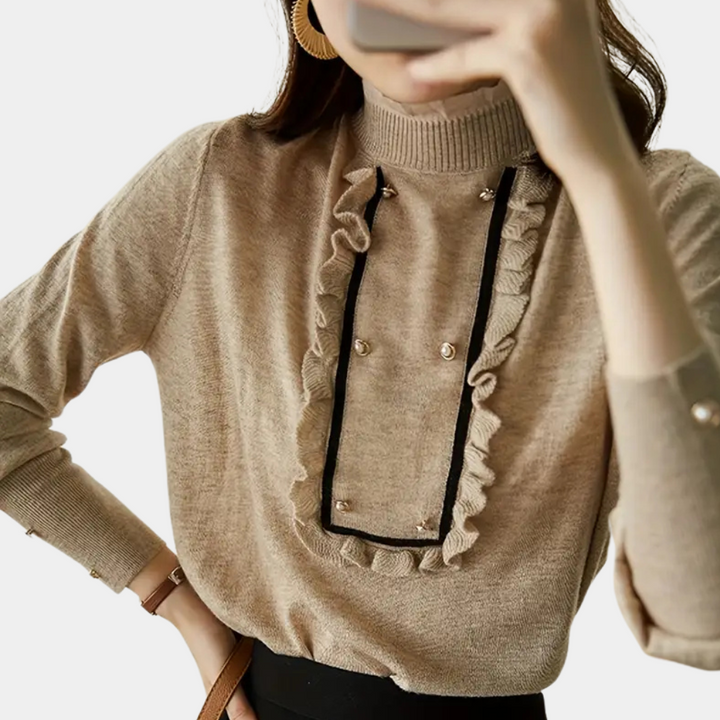 Damenpullover beige, Rüschen, Perlenverzierung, Rollkragen, elegantes Design, Herbstmode.