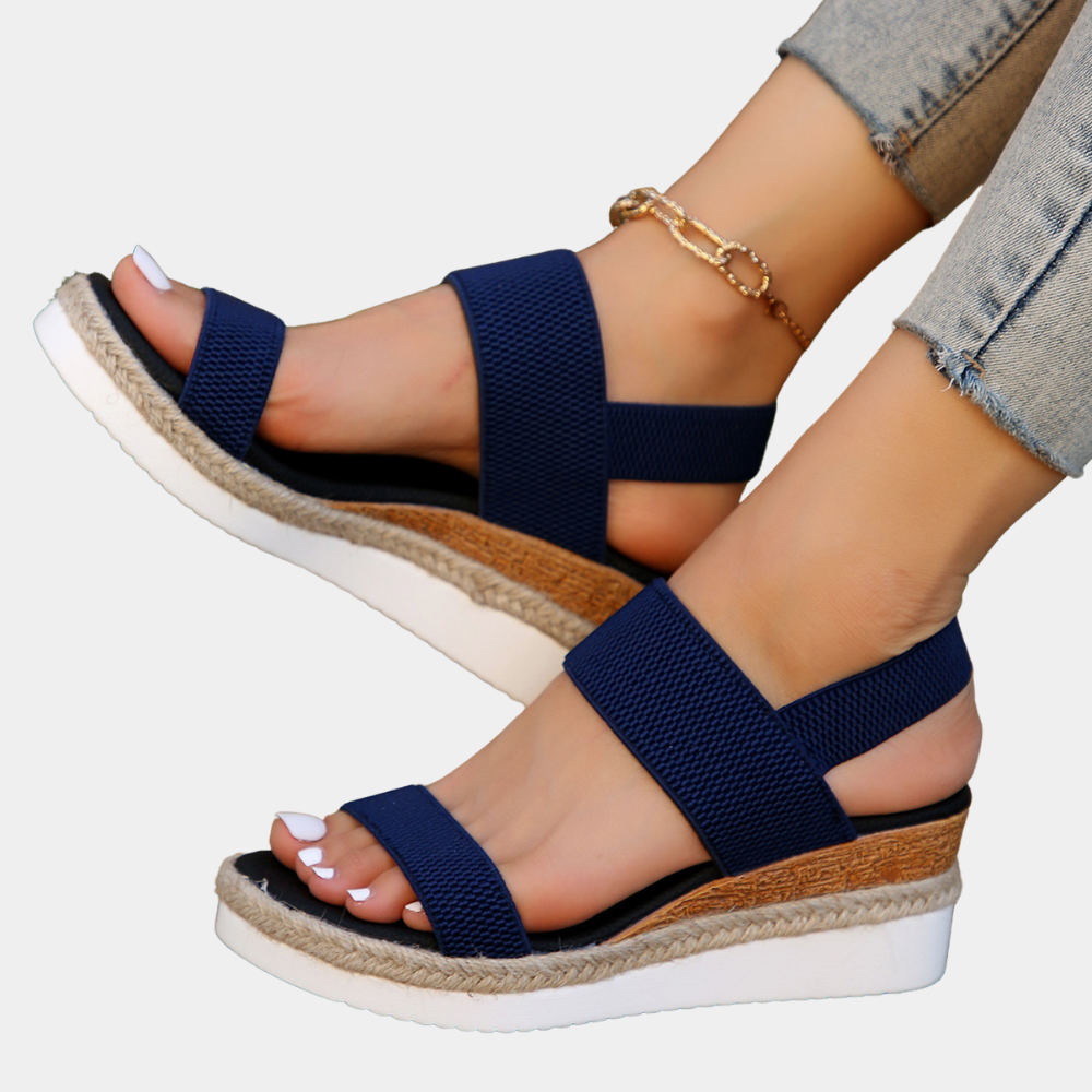 Blaue Damen-Sandalen mit Keilabsatz, Textilriemen, Espadrille-Stil, Sommermode.