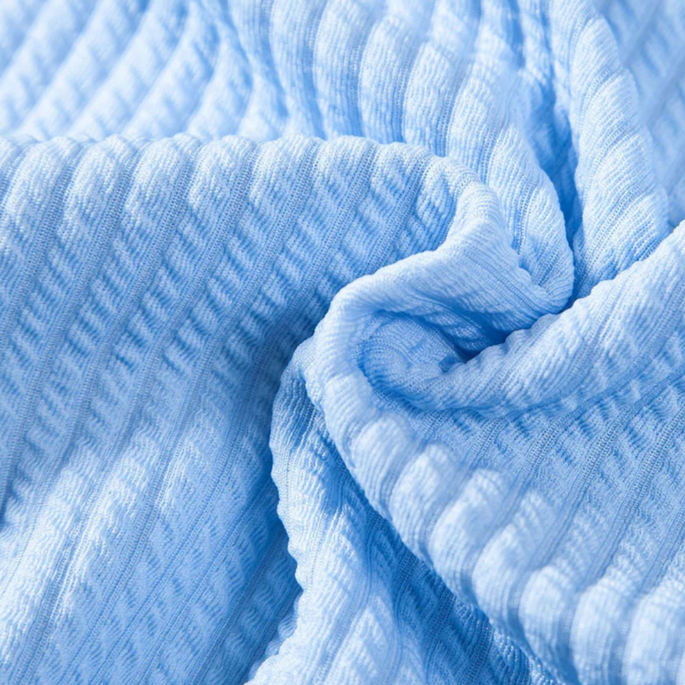 Hellblauer, gerippter Stoff, Nahaufnahme, Textur, weiches Material, Mode, Bekleidung.