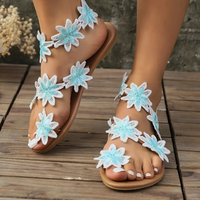 Damen Sandalen mit blauen und weißen Blumen, Sommermode, offene Zehen, flach, bequem.