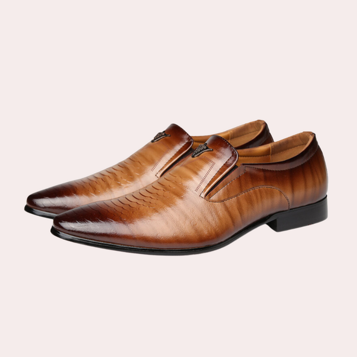 Braune Lederschuhe für Herren, elegantes Design, formelle Anlässe, hochwertige Verarbeitung.