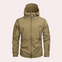 Braune Outdoor-Softshelljacke mit Kapuze, Reißverschlusstaschen, winddicht, wasserabweisend.