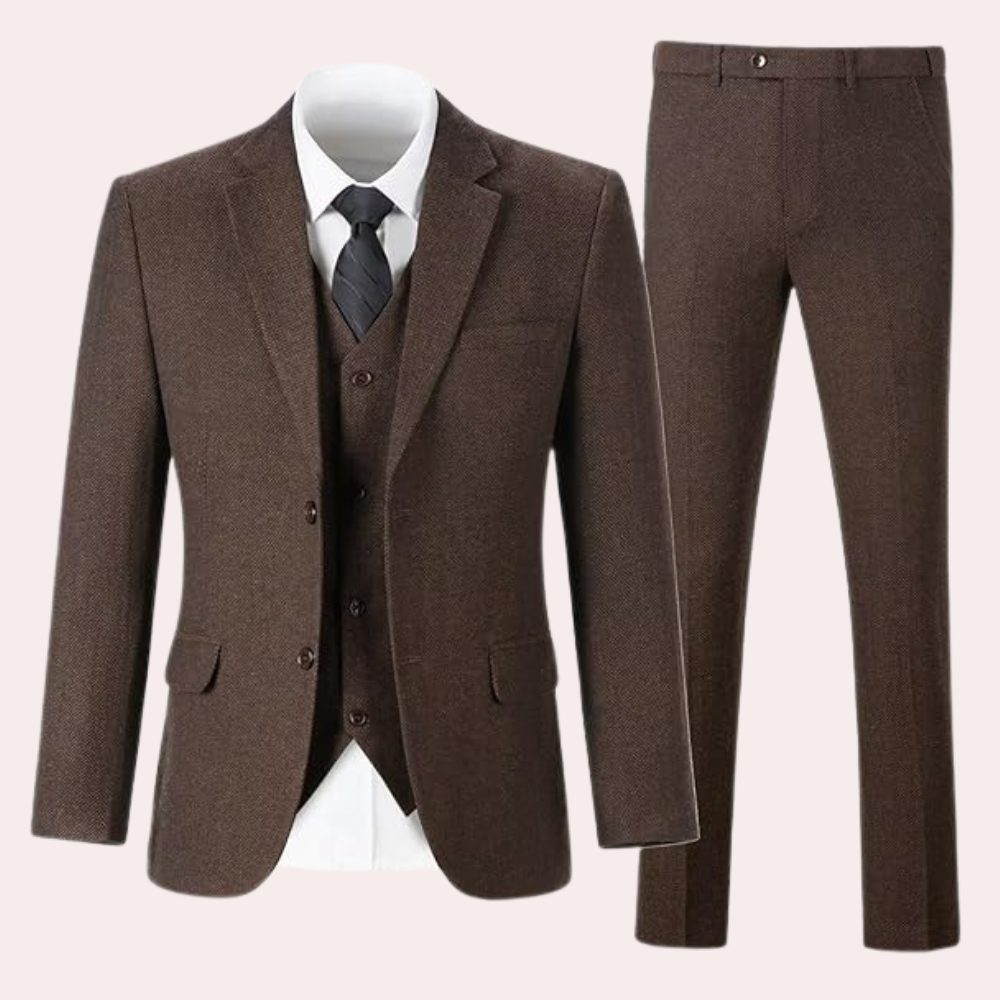 Brauner Herrenanzug mit Weste und Krawatte, elegantes Business-Outfit, dreiteiliges Set
