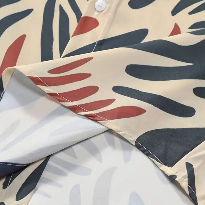 Hemd mit abstraktem Muster, beige, rot und blau, Baumwolle, modisch, Herrenbekleidung.