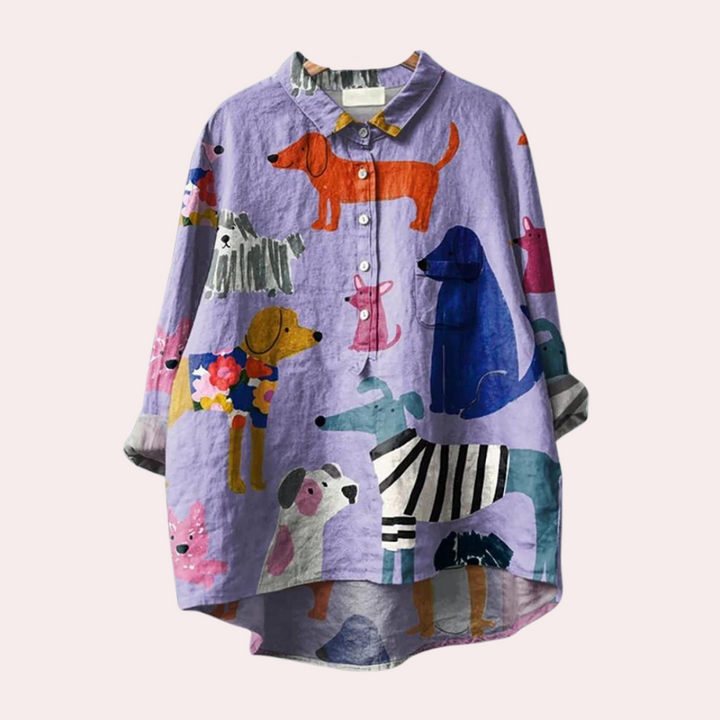Lila Damenbluse mit buntem Hundemuster, Baumwolle, lässiger Stil, Langarm, Knopfleiste.