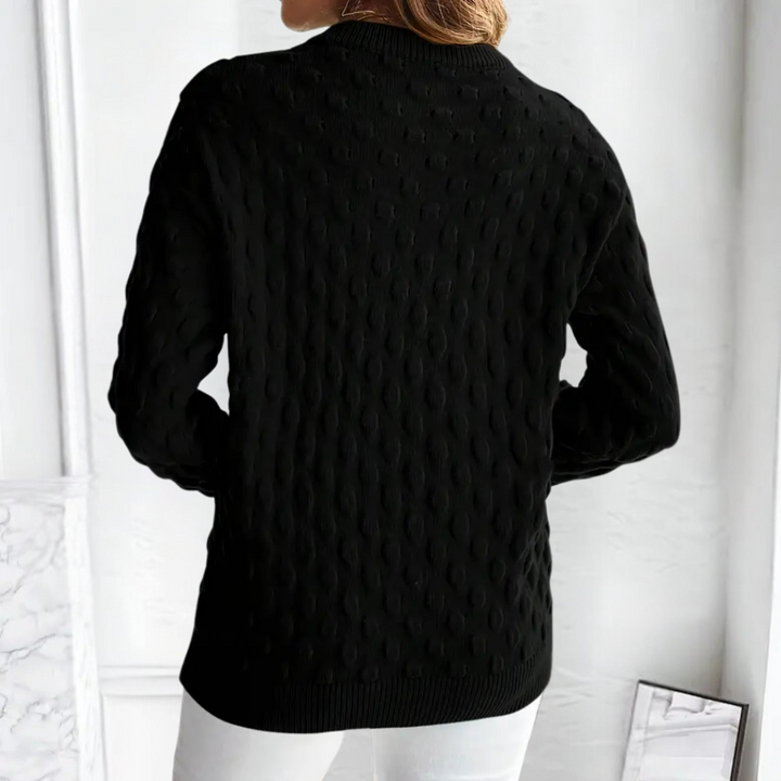 Schwarzer Strickpullover Damen, Zopfmuster, langärmelig, modisch, warm, elegant, Wintermode.