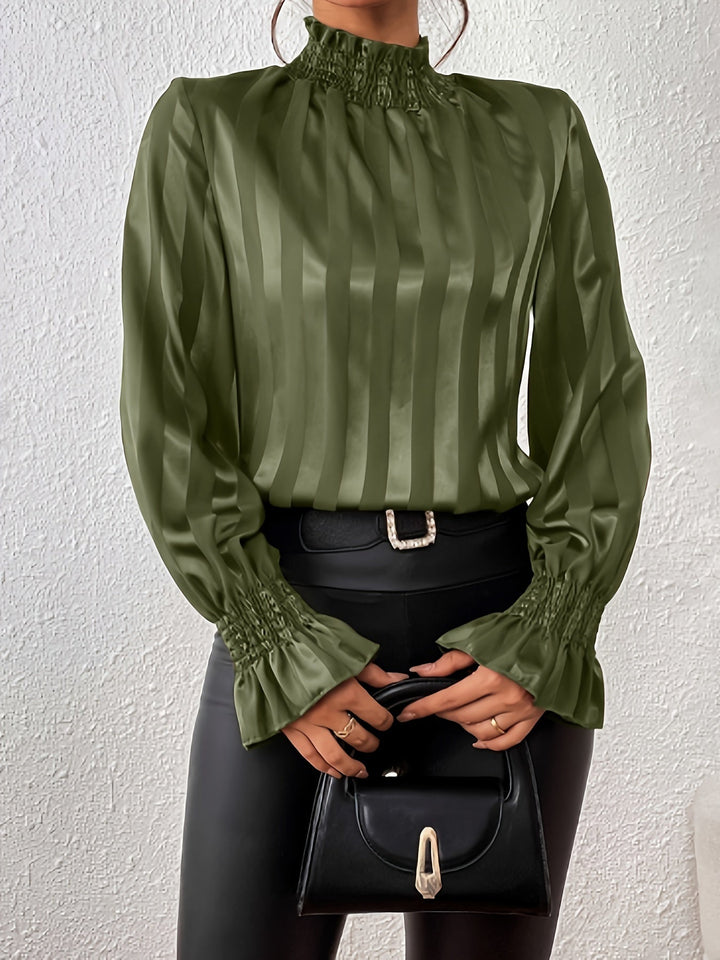 Satin damebluse med lange ærmer og rynket krave – Noëlle