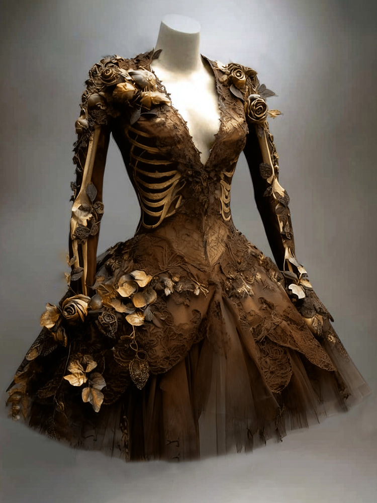Dasselbe Kleid in Braun mit Spitze, Tüllrock, goldenen Rippen und goldenen Rosen an Schultern und Rockseite. 5