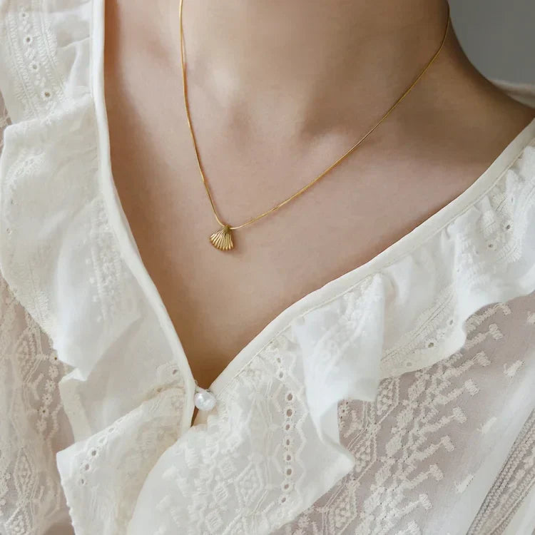Golden Scallop Flower Necklace – Purple