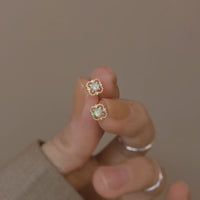 Delikate vintage-øreringe med opal – Seraphina