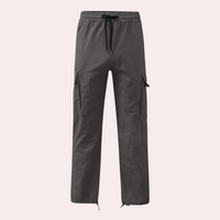 Graue Cargo-Hose aus Baumwolle mit elastischem Bund und Kordelzug, seitliche Taschen.
