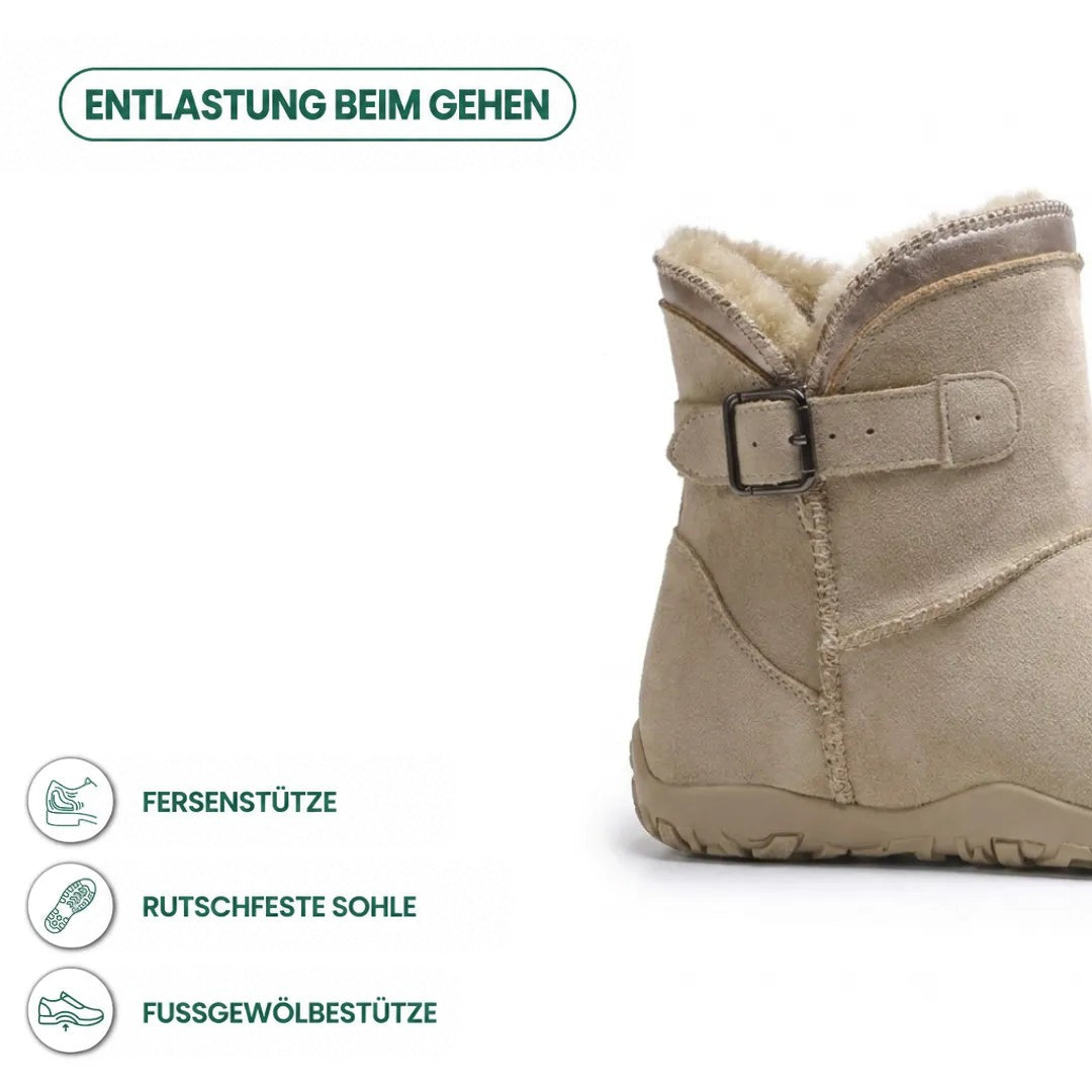 Beiger Stiefel im Detail mit Schnalle, Fellkragen und Ferse, daneben Symbole zu Fersenhalt und rutschfester Sohle 4