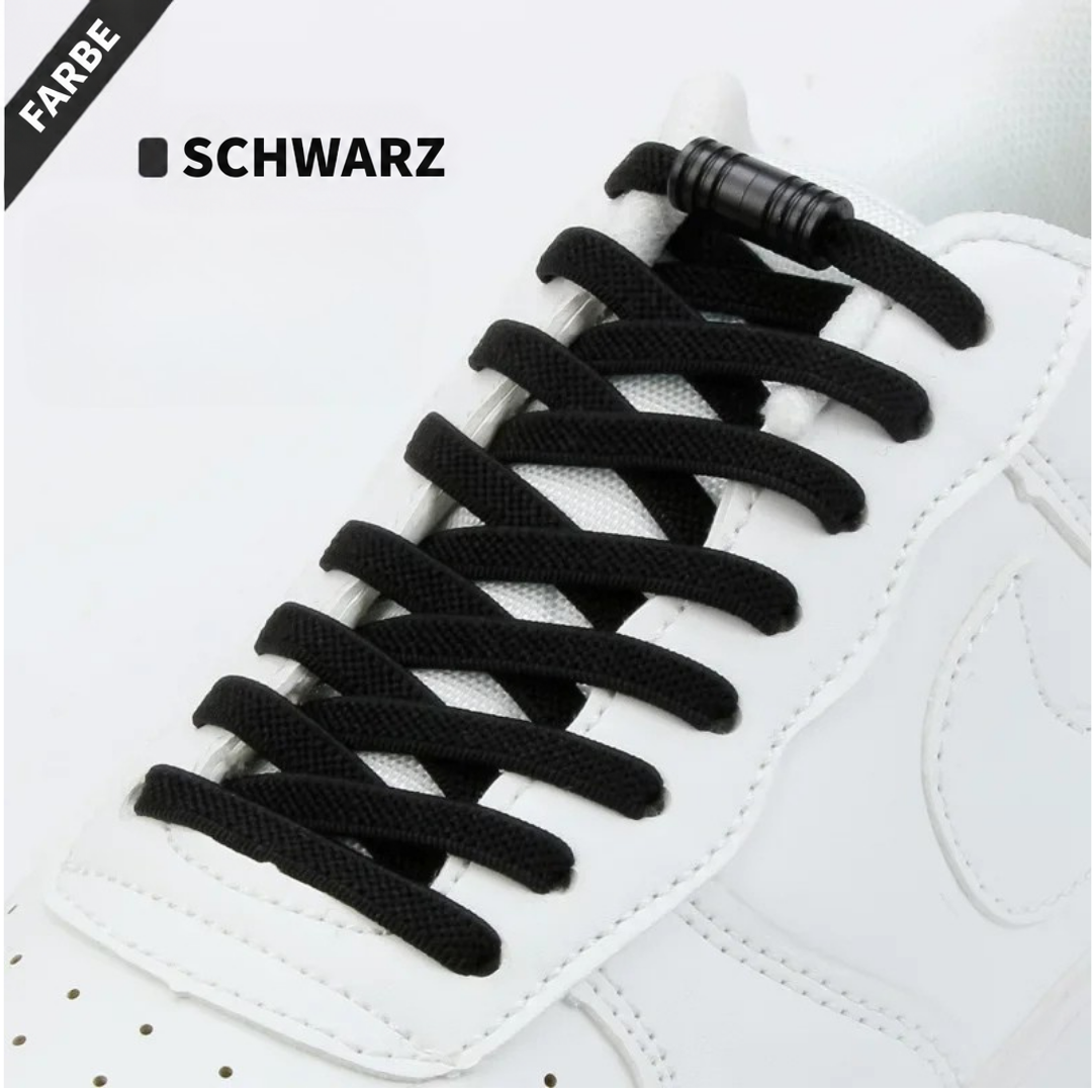 Schwarze flache Schnürsenkel mit schwarzem Metallverschluss an einem weißen Sneaker, Farbvariante Schwarz 4
