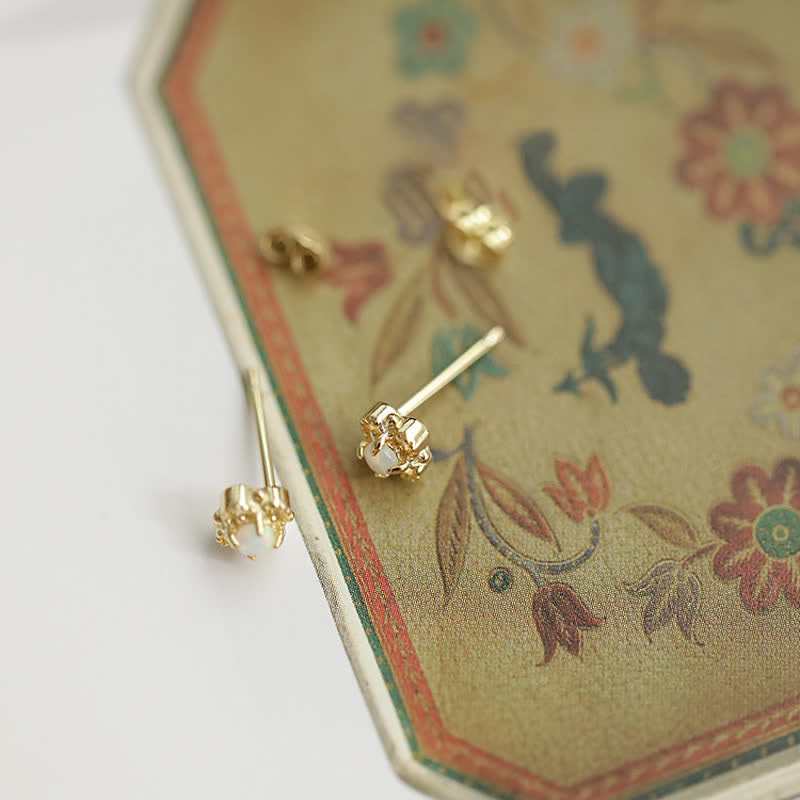 Delikate vintage-øreringe med opal – Seraphina