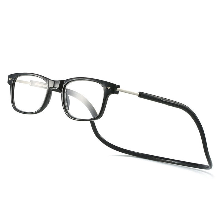 Lesebrille mit eckigem Rahmen und Nackenband in Schwarz, schräg von vorn auf weißem Hintergrund. 13