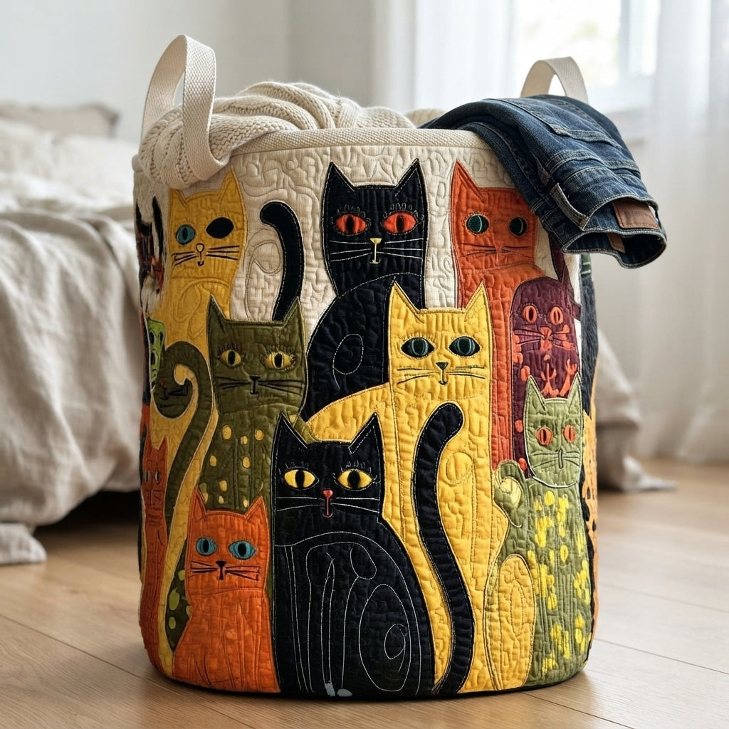 Der Katzen-Korb steht auf einem Holzboden neben einem Bett, gefüllt mit Strickdecke, über dem Rand liegt eine Jeans. 4
