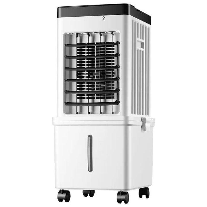 Luftkühler freigestellt auf weißem Hintergrund in Schrägansicht mit Lüftungsgitter, Wassertank-Sichtstreifen, Seitengriff und vier Rollen. 3