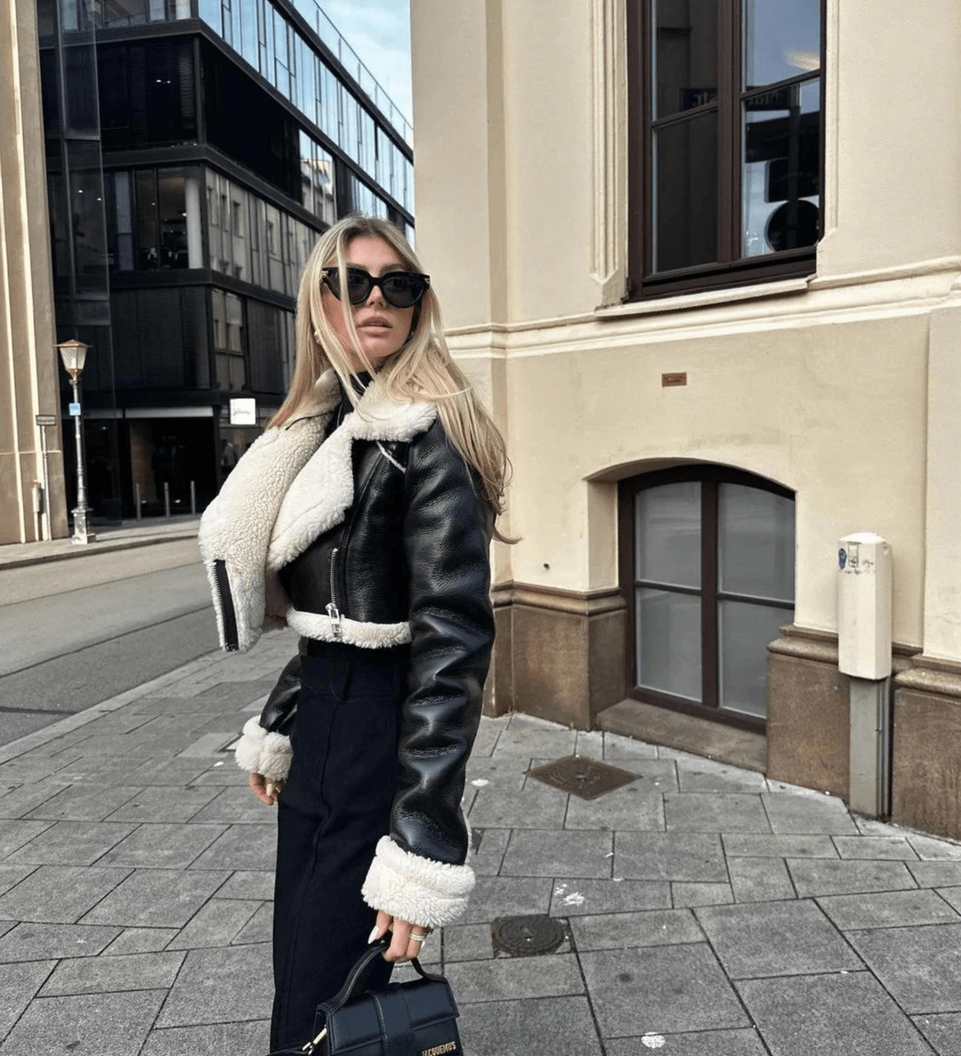 Stylish leather jacket with fur collar for cold days - Sofia