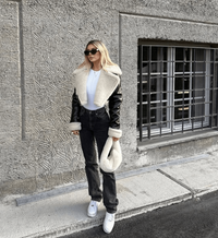 Stylish leather jacket with fur collar for cold days - Sofia
